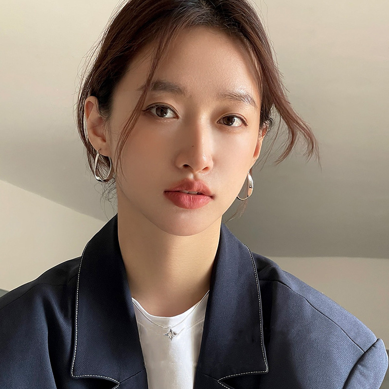 Mobius Strip Ear Clip Female Ins Simple And Light Luxury